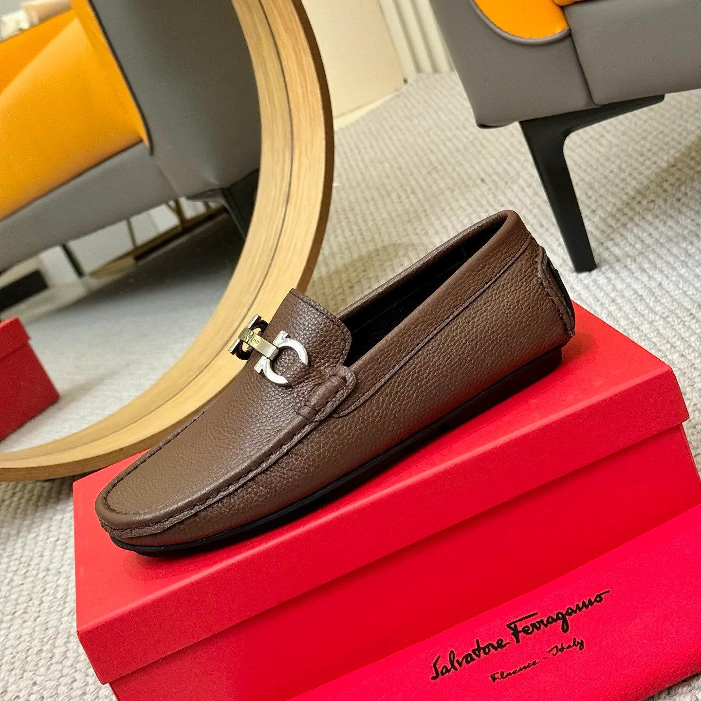 Men's men's shoes 💰420 (Yangli) Ferragamo 〰Ferragamo 2⃣️0⃣️2⃣️5️⃣ New series 👊🏻 Upper 🇮🇹 Italian imported calfskin, original outsole molding. Water-dyed sheepskin lining. The identity of every successful man is set off, and the upper and lower shoes are elegant and stable🚶🏻🚶🏻The high-end custom counter original replica is an eternal classic🔍️Number of codes: 38-46 with counter packaging